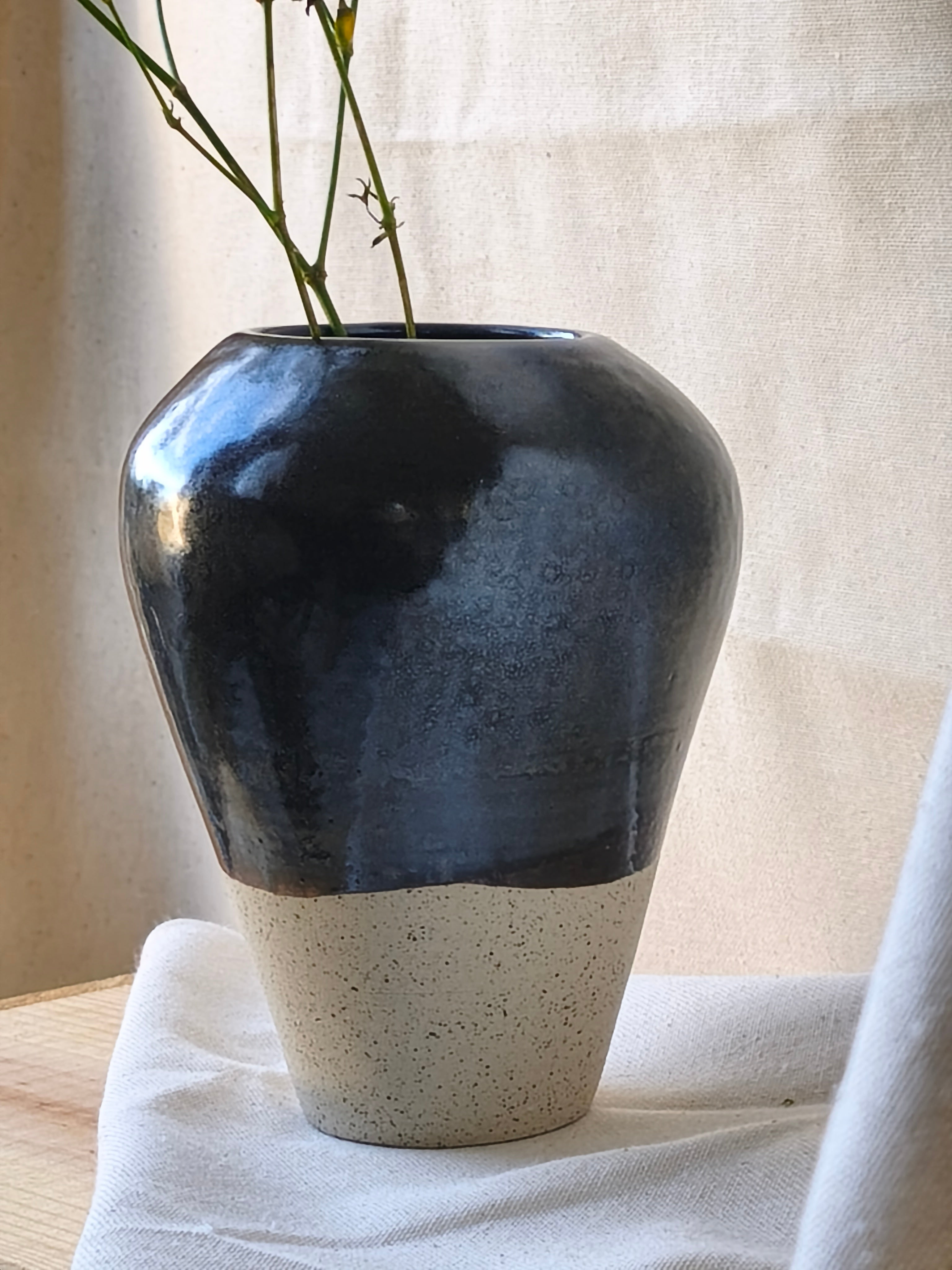 Vase épaule noir