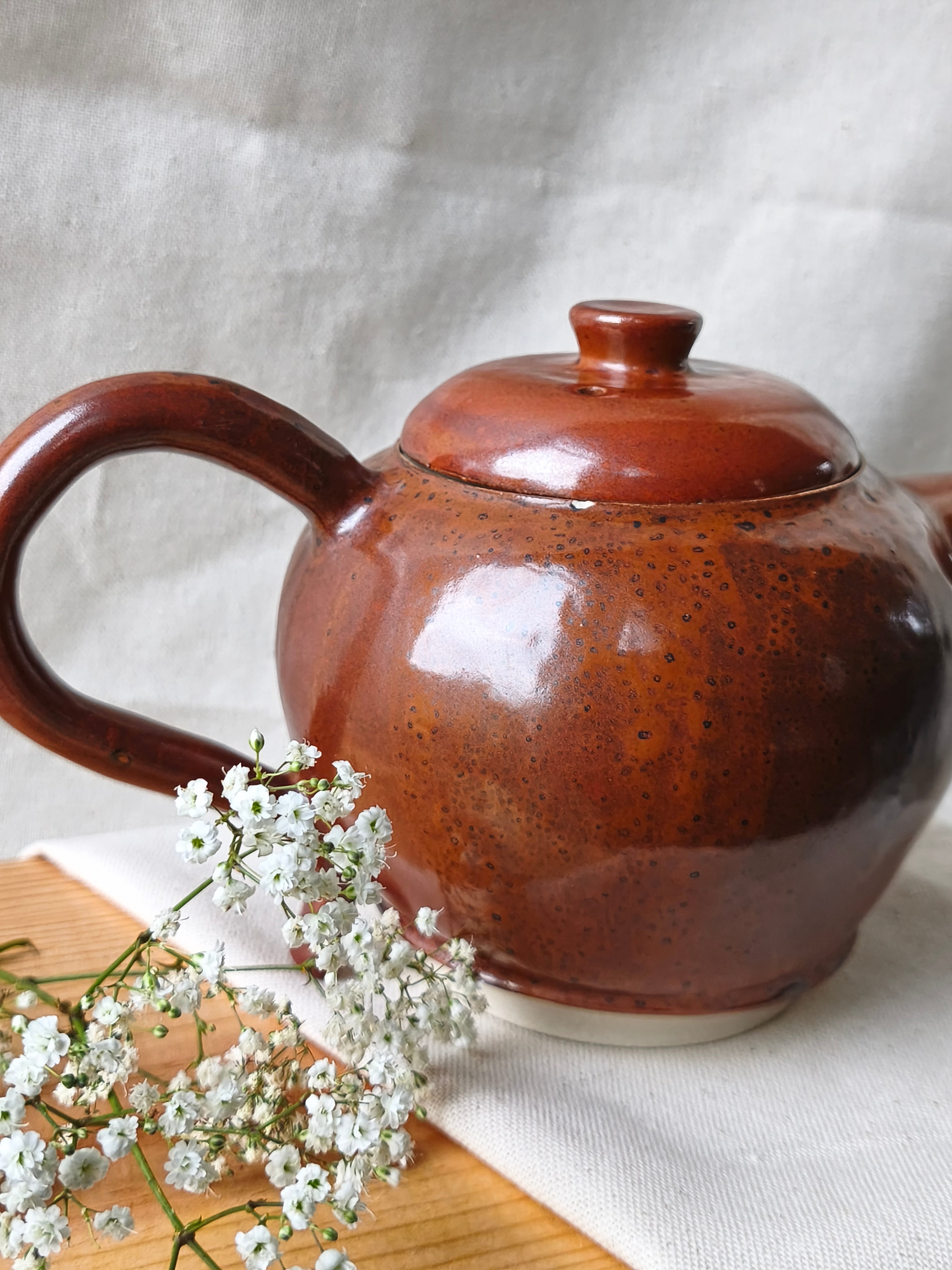 Théière rouge de fer