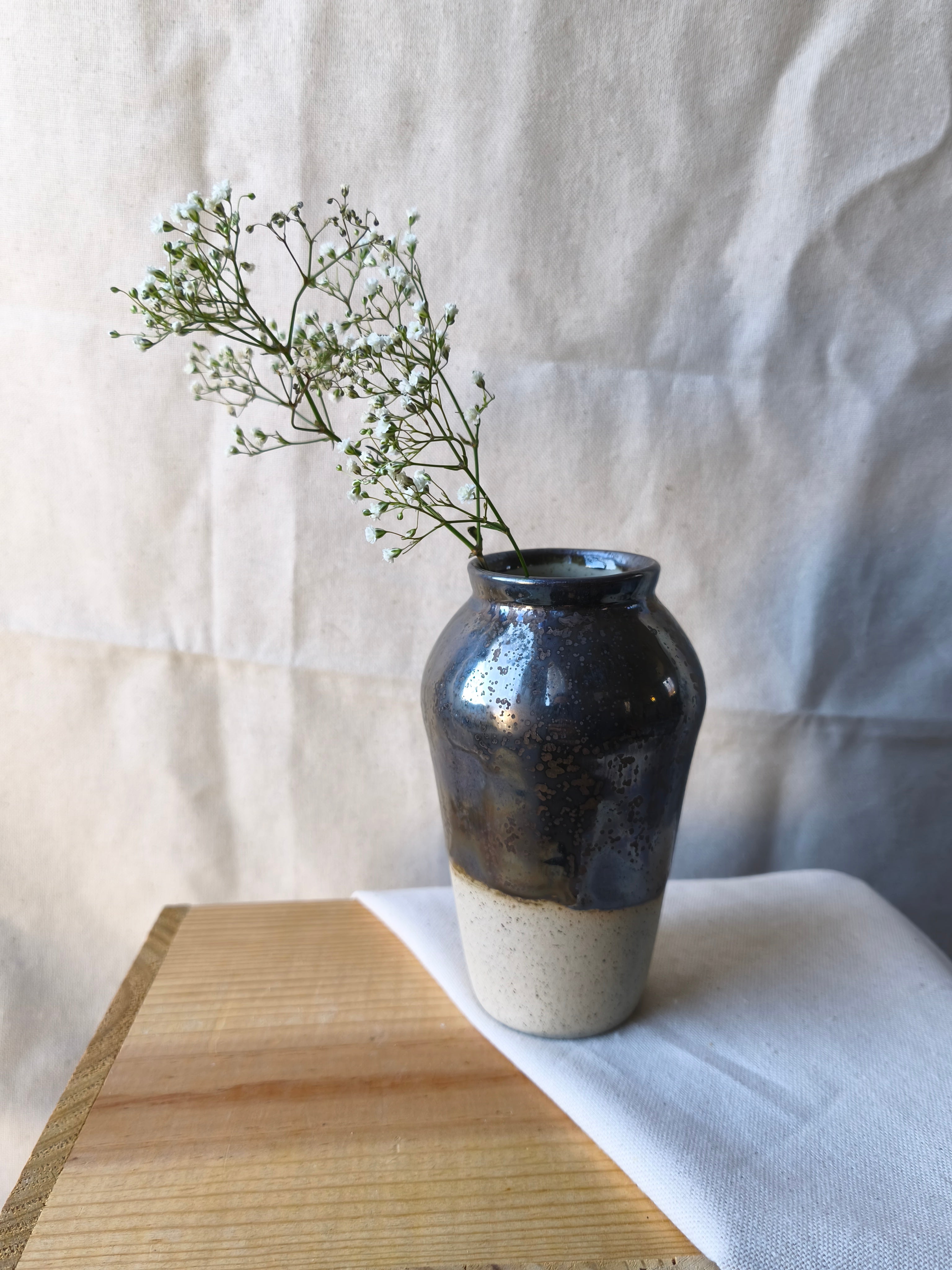Petit vase épaule bronze