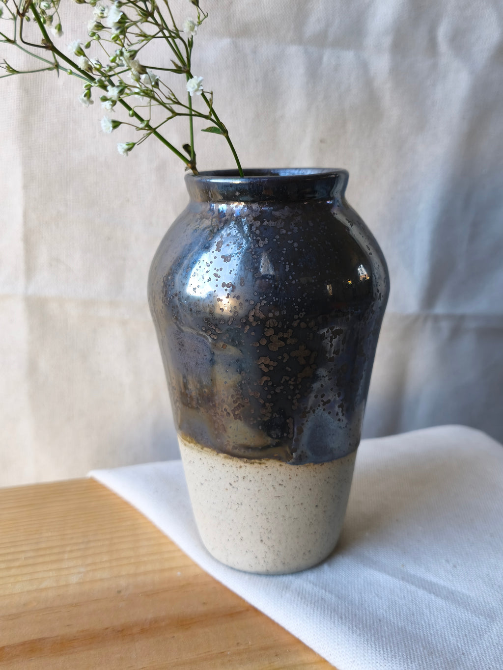 Petit vase épaule bronze