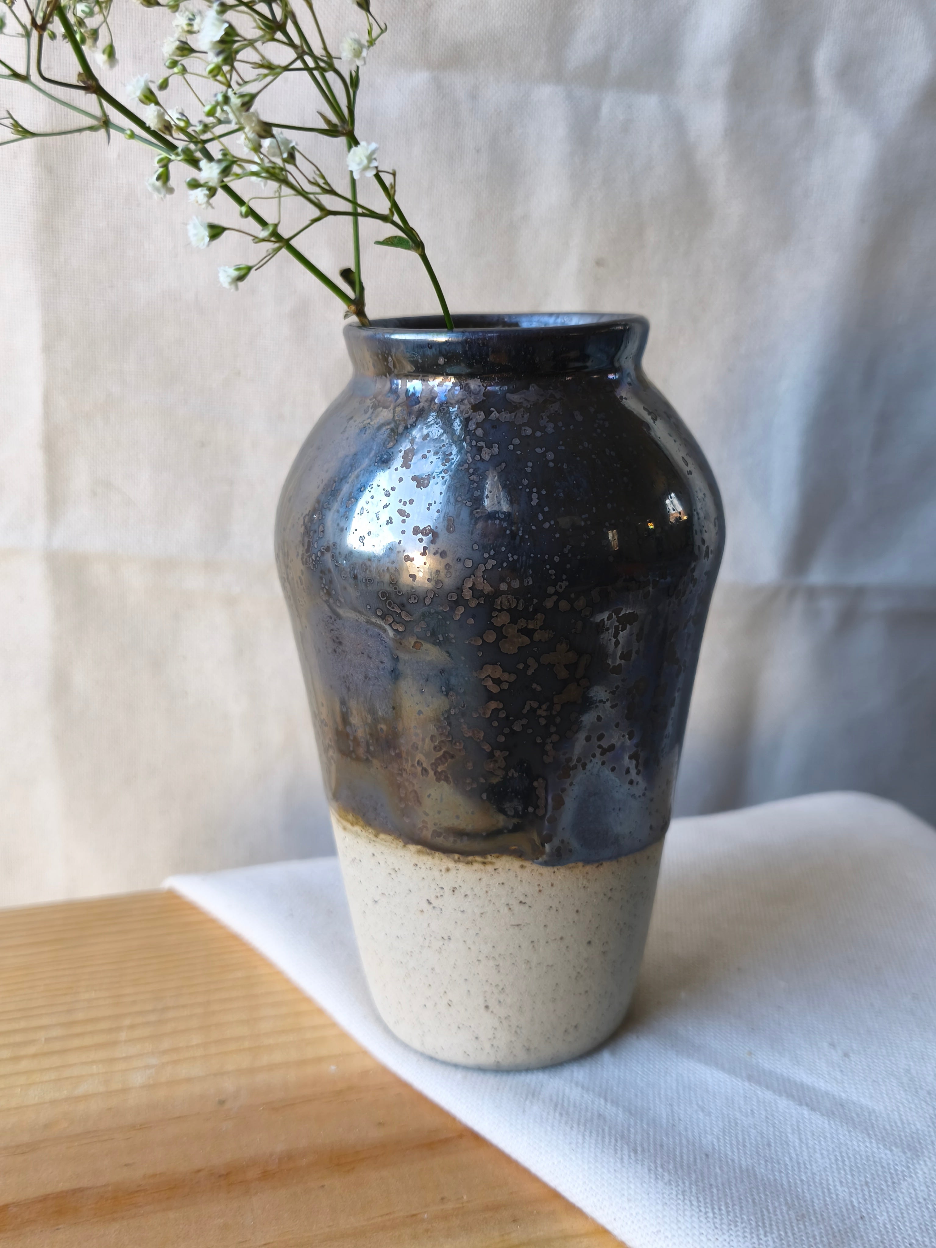 Petit vase épaule bronze